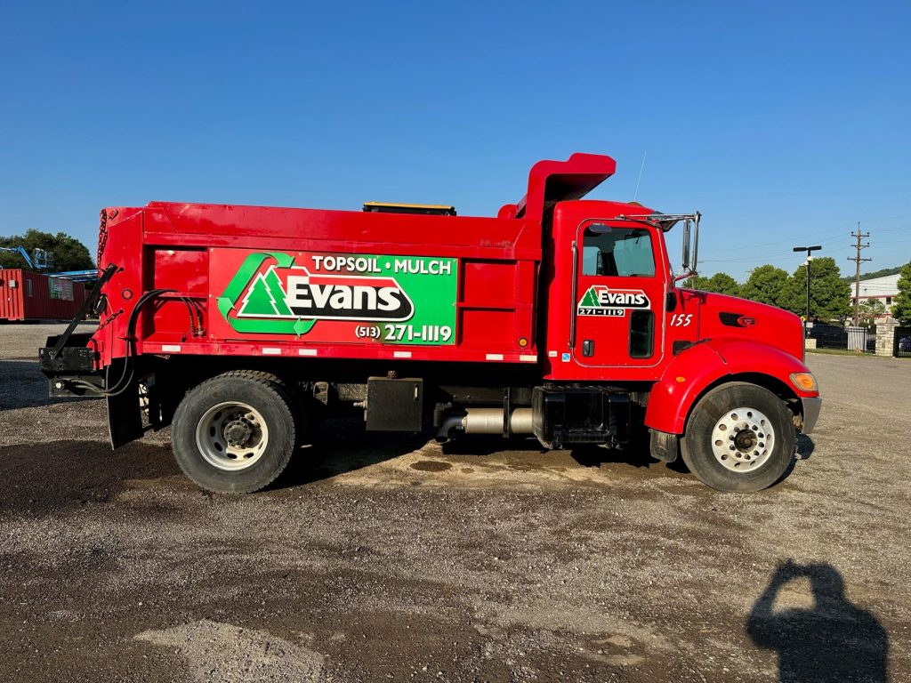 Peterbilt Single Axle Dump Truck (Manual) 137,000 miles Round Bottom